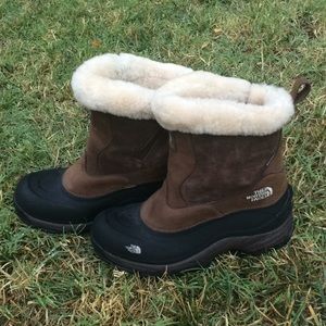 Women’s North Face Snow Boots Lined size 9